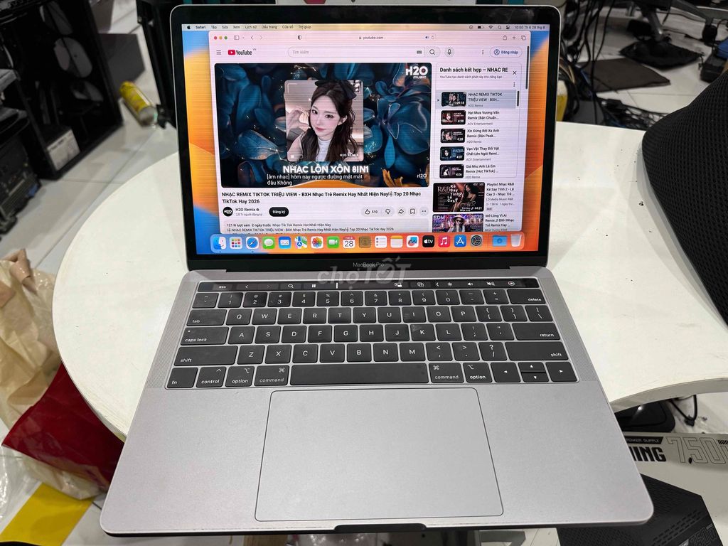 Apple Macbook Pro 2017 i5 8GB/512GB Серый, используется как системный блок