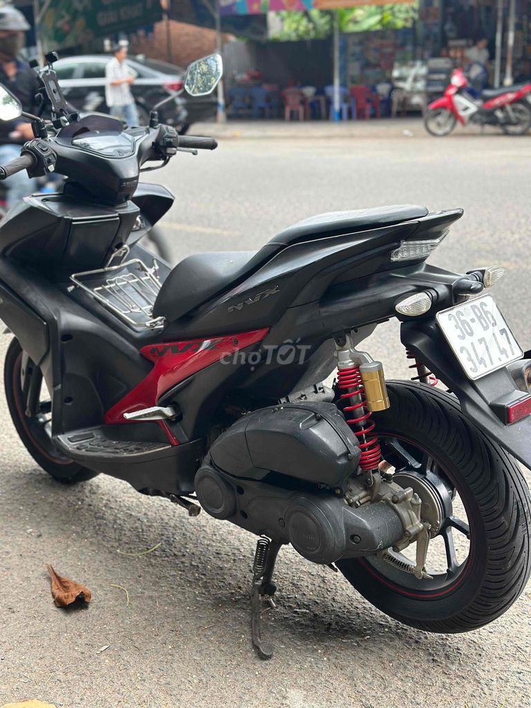 Фото 3: Yamaha NVX 155cc черно-красный