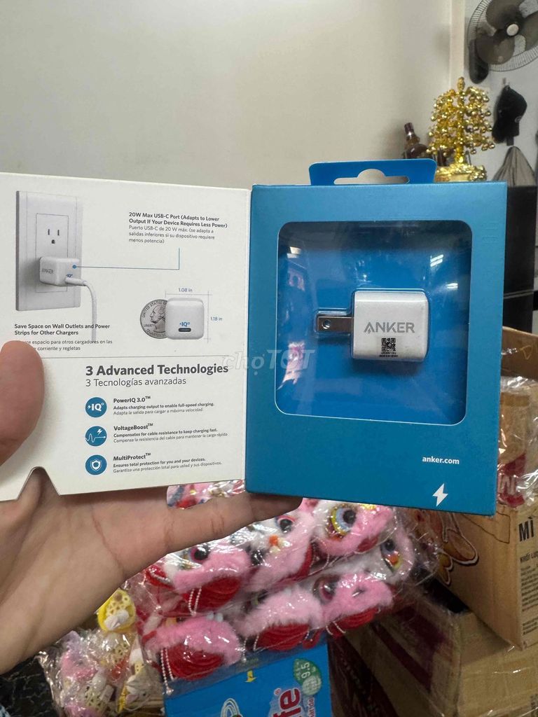 Фото 2: Зарядное устройство Anker PowerPort III Nano 20W USB-C