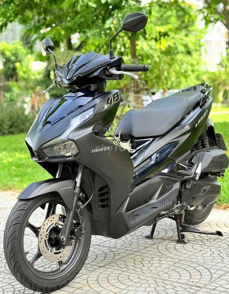 Фото 3: Honda Air Blade 2024 Черный 10 тыс. км