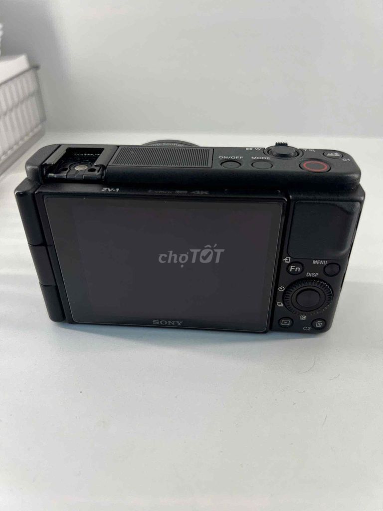 Фото 3: Цифровая камера Sony ZV-1 черная