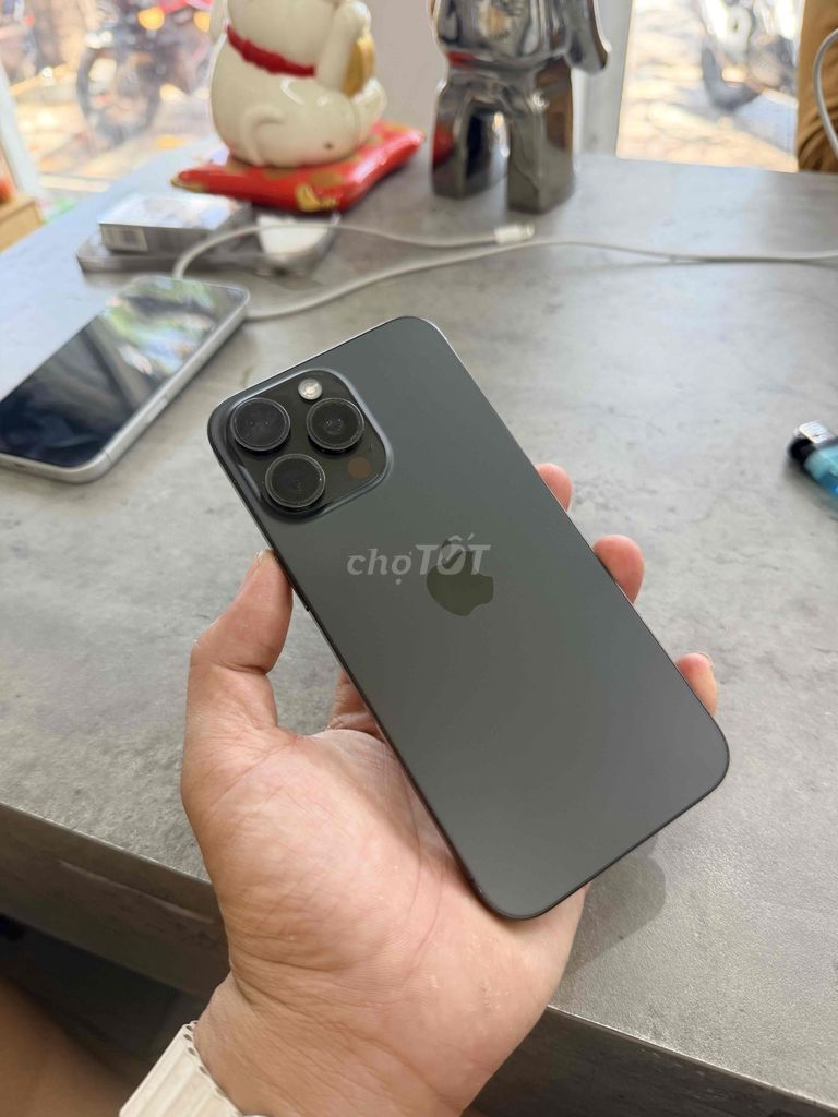 Apple iPhone 15 Pro Max 256GB Черный как новый
