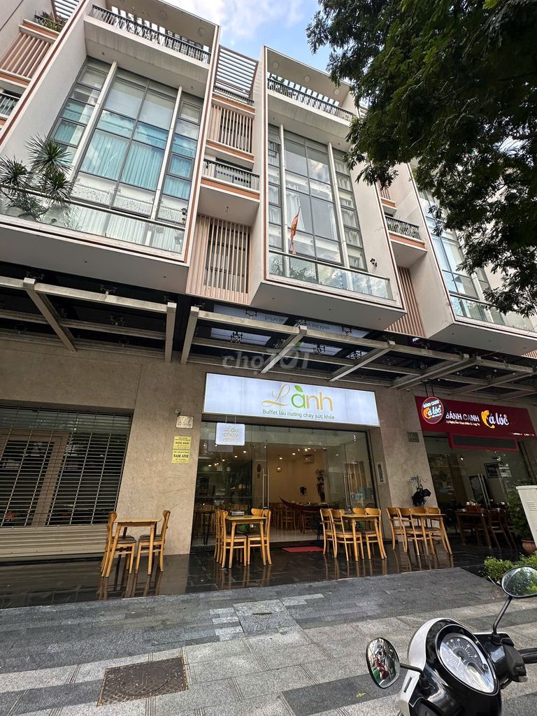 Фасад Nguyễn Thị Nhung, городская зона Vạn Phúc, 7x20 м, цена всего 65 млн, есть лифт