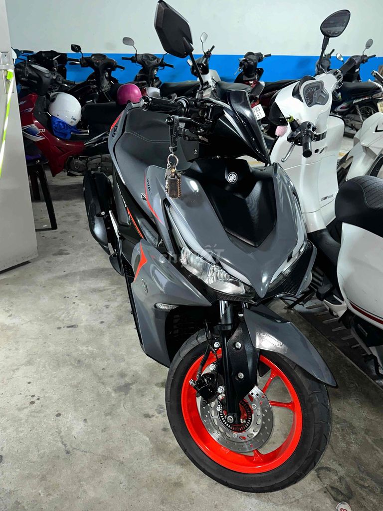 Фото 2: Yamaha NVX 155 V2 2023 серый черный 19000 км