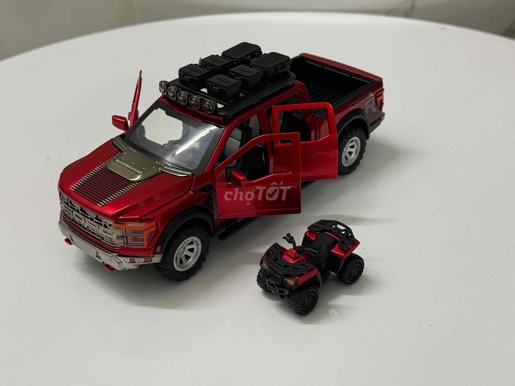 Фото 2: Модель автомобиля Ford Raptor F-150 1:24