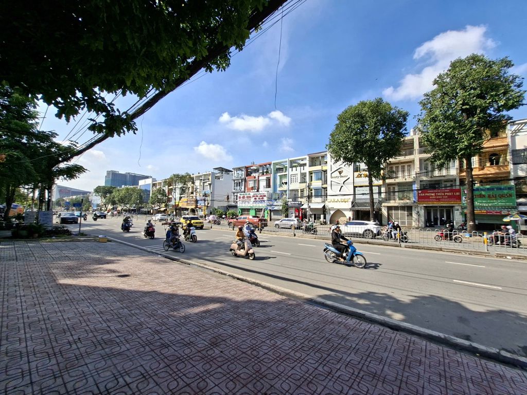 Фото 3: 🌻💯Дом 1 этаж, mặt tiền kinh doanh đường Tên Lửa 4x21 м, стеклянные двери, БОЛЬШАЯ ПАРКОВКА 8 м — НАПРОТИВ AEON💥💥