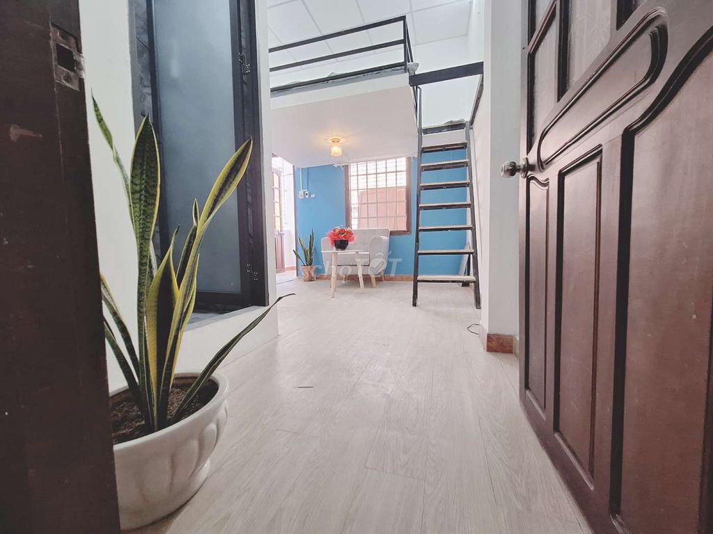 Сдается Duplex-студия с антресолью 35 м², 6,0 млн, с полной мебелью, ул. Cách Mạng Tháng 8, Танбинь