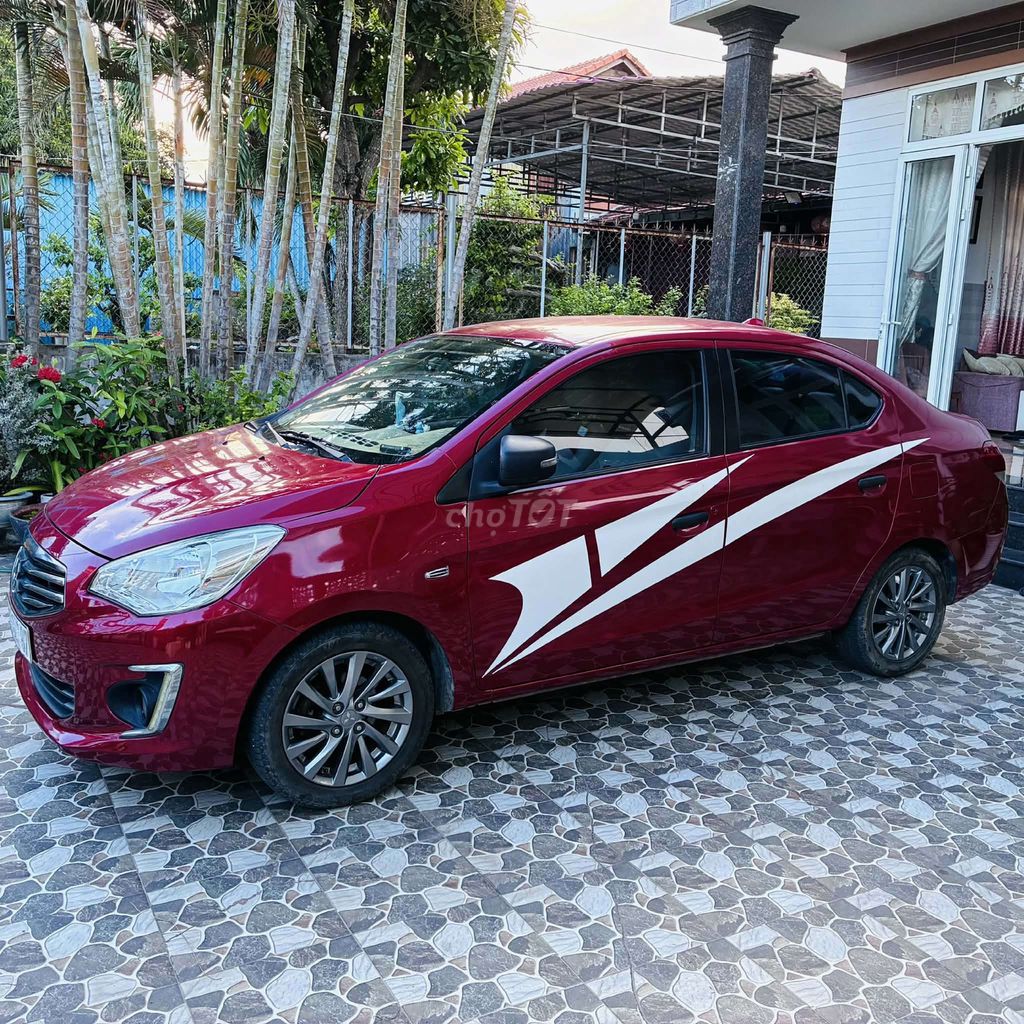 Mitsubishi Attrage CVT 2017 красный