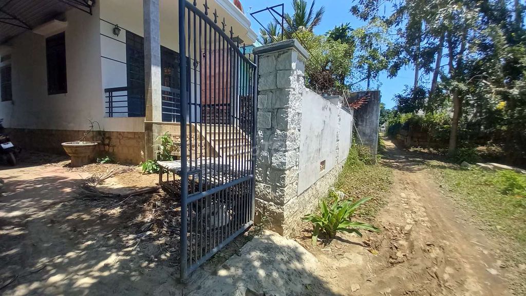 Продается дом Нгок Тхао, центр Нячанга, 367.5 м², рядом с рекой, полное право собственности.
