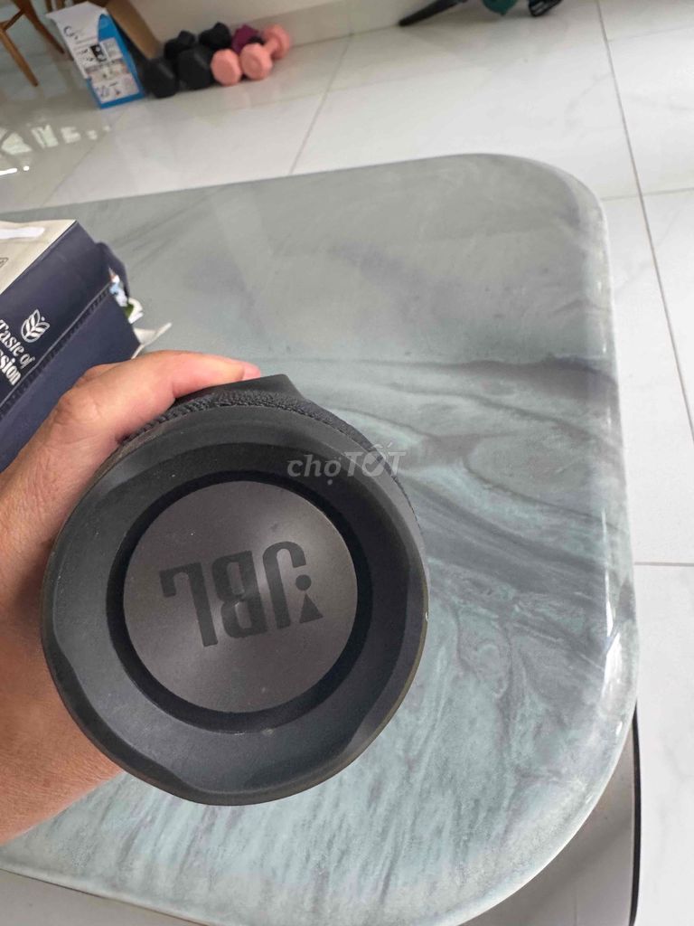 Фото 2: Портативная колонка JBL Charge 3 черная, б/у