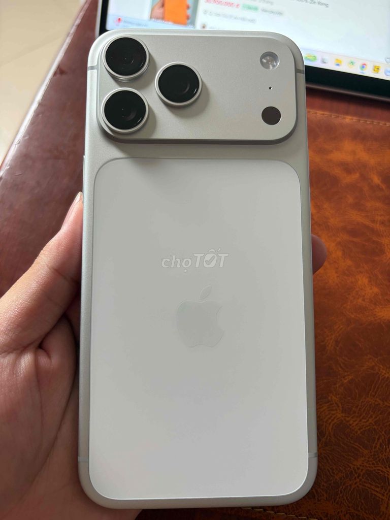 Фото 2: Apple iPhone 17 Pro Max 256GB Белый 99%