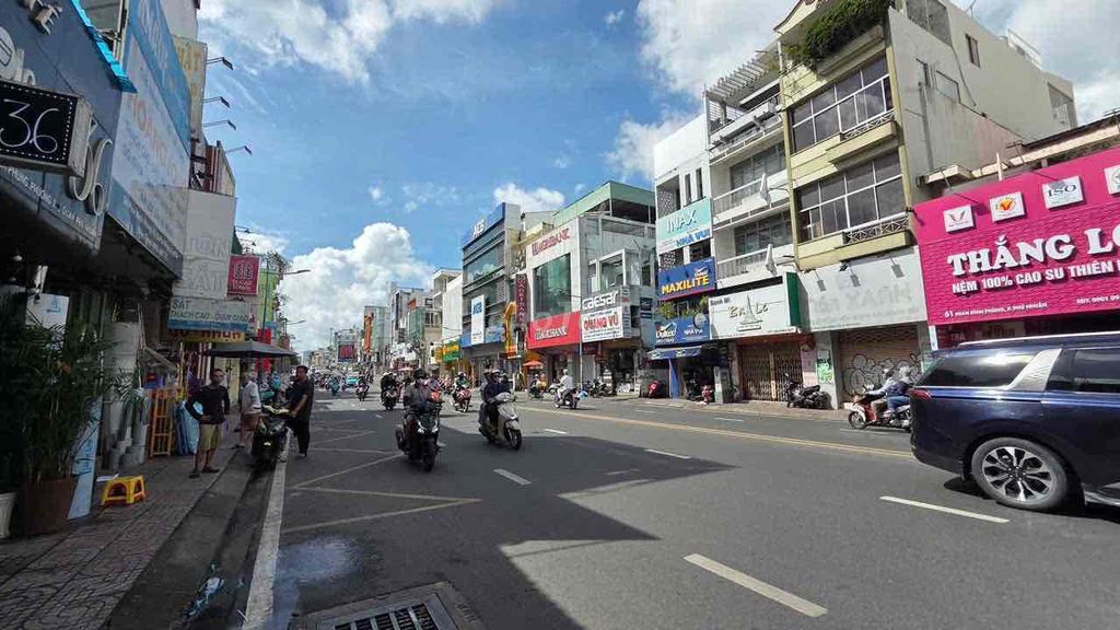 Фото 3: Аренда фасада, весь дом 80м2, Phan Dinh Phung, цена 3x