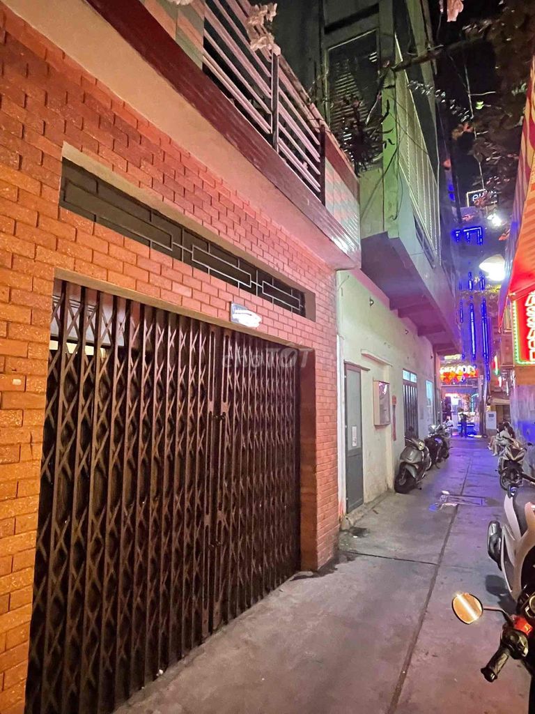Буй Вьен, фасад в переулке для автомобилей, 4,3 × 12 м (50 м²), номер --- /2