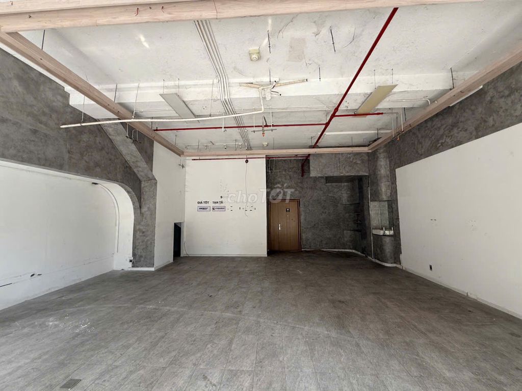 Фото 3: Shophouse Sarina 232m², аренда целиком, 110 млн/месяц