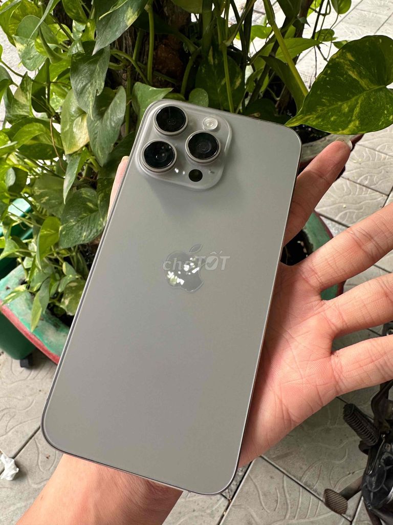 Apple iPhone 15 Pro Max 256GB Titan, как новый