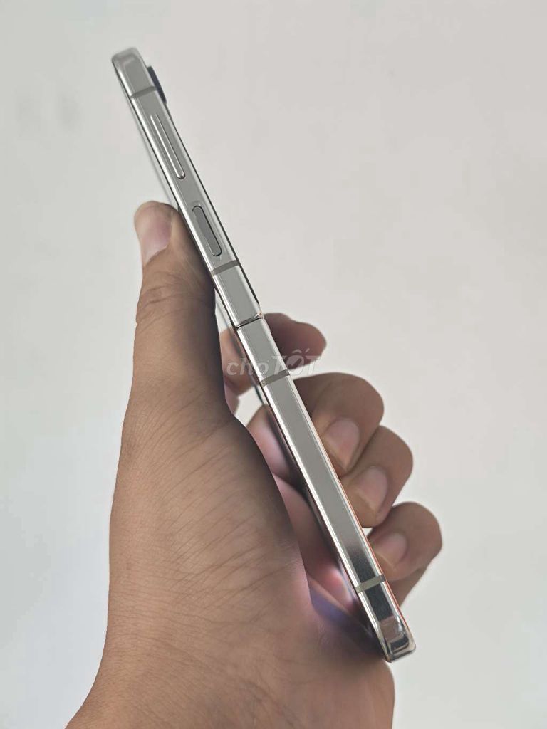 Фото 2: Samsung ZFlip 5 512GB Silver Складной телефон