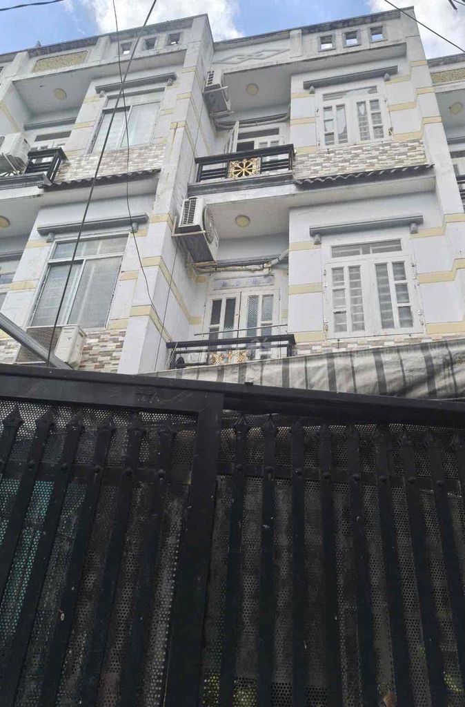 Q6 - Nhà Bà Hom 2PN 2WC 3,5x10 hẻm xe hơi