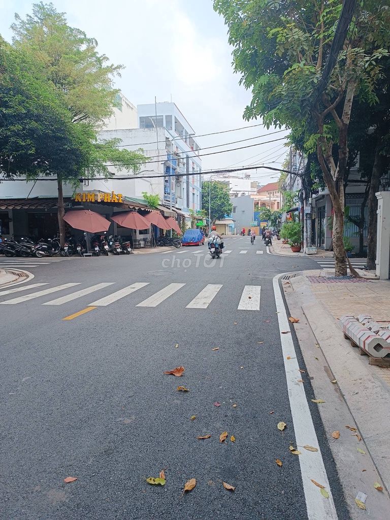 Фото 2: MTKD Nguyễn Hậu, 4.4x17.5m, hầm + trệt + lửng + 3 lầu + sân thượng