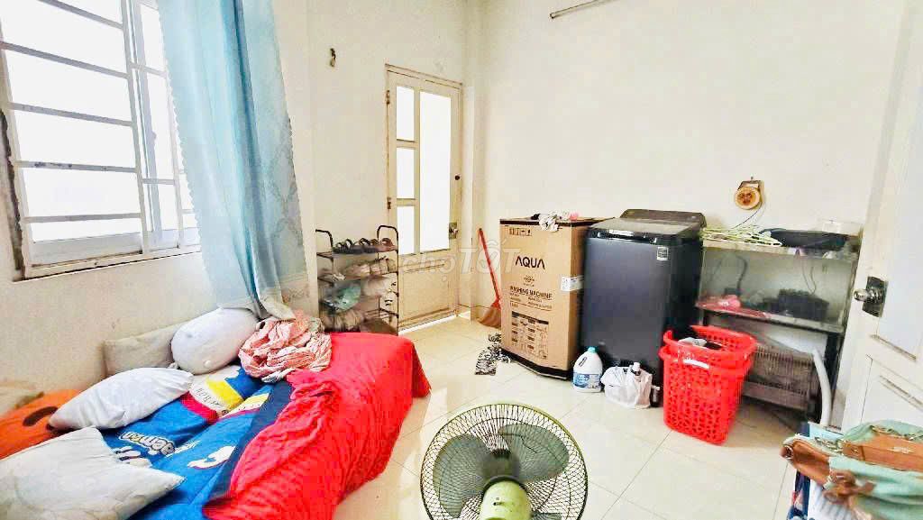 Фото 2: Редкий вариант: продажа 4-этажного дома 50 м² (7 м x 8 м) — 3 стороны выходят в переулки для автомобилей, улица Чу Ван А