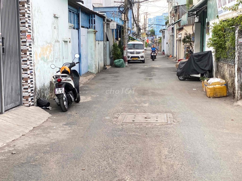 Фото 2: Собственник продаёт дом на перекрёстке улиц Фам Ван Тиеу — Ле Ван Тхо, район Го Вап