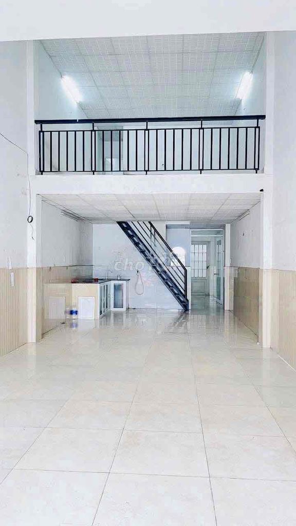 Сдается дом целиком, площадь 65 м², дорога 7 м, тротуар сквозной, дом 1 этаж + 1 антресоль