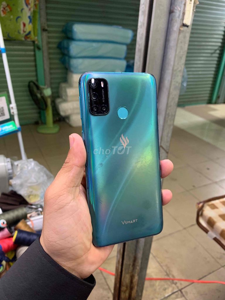 Фото 2: Vsmart Joy 4 4GB/64GB, экран слегка пожелтел