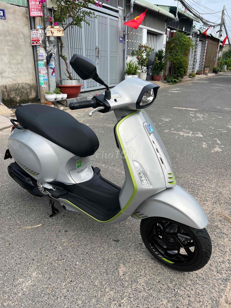 Фото 2: Piaggio Vespa Sprint Tech 125 ABS 2026 Серебристый 600 км