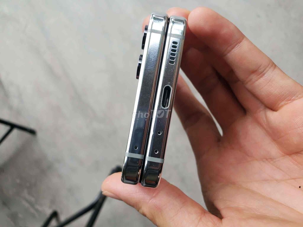 Фото 3: Samsung Galaxy Z Flip 5 256GB 2 sim