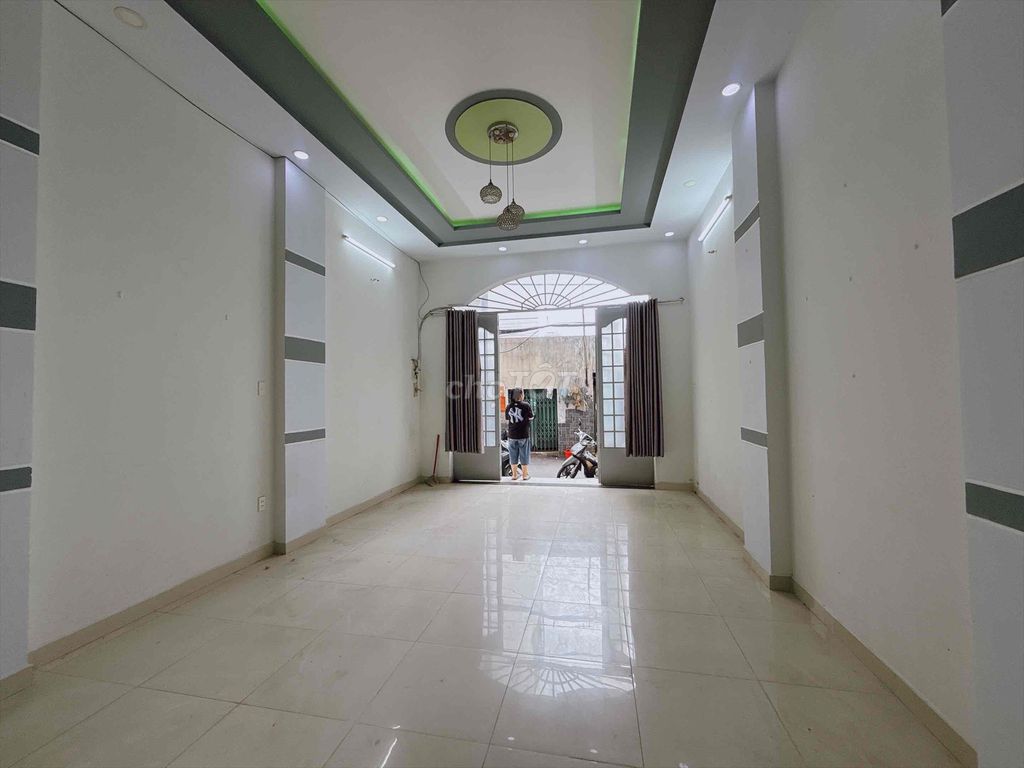 Фото 3: Собственник сдаёт дом на улице Tân Hương 4,5x15 м, 4 этажа, 4 спальни, новый