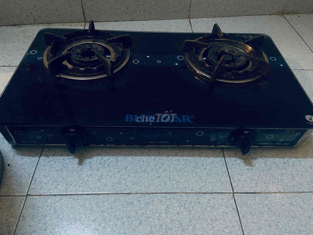 Фото 3: Газовая плита BLUSTAR с закаленным черным стеклом