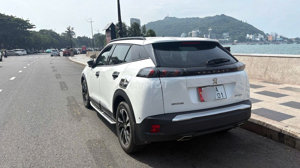 Фото 3: Peugeot 2008 GTline 2021 белый 42000 км