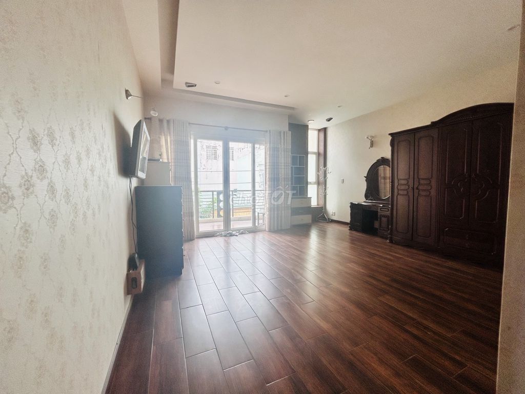 Фото 3: ДОМ НА УЛИЦЕ БИНЬЗЯ, ПЛОЩАДЬ: 6x20 м, 1 ЭТАЖ + 3 ЭТАЖА, СДАЁТСЯ В АРЕНДУ