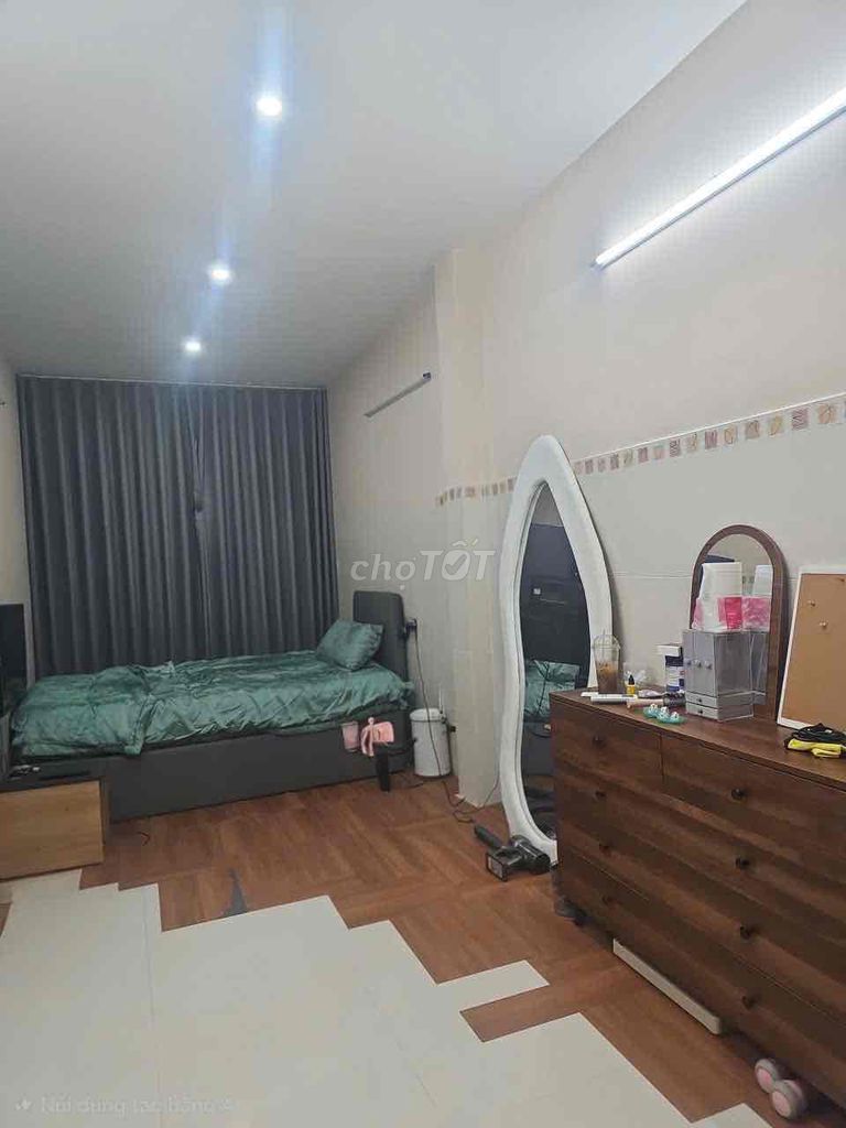 Фото 2: ПРОДАЖА ДОМА 4 ЭТАЖА ЛАК ЛОНГ КУАН, П8 ТАНБИНЬ - РЯДОМ С РЫНКОМ ОНГ ДИА, ЗАДНИЙ ФАСАД РАСШИРЕН