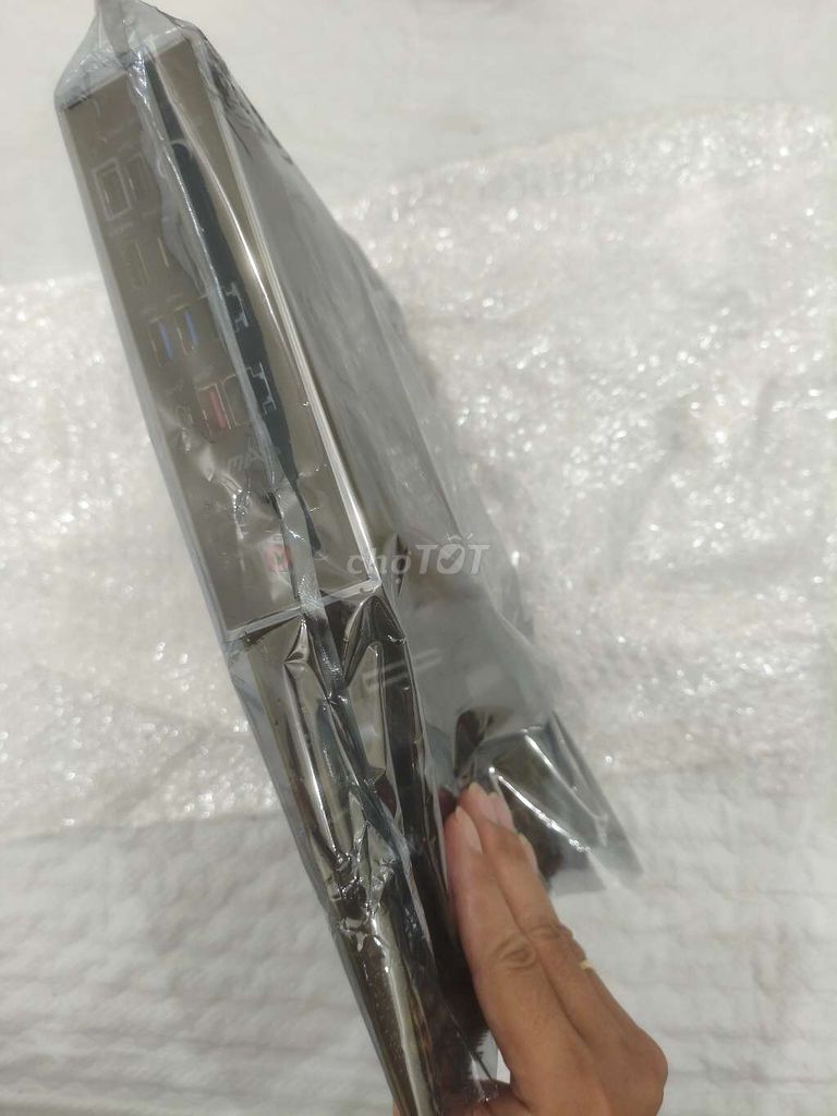 Материнская плата MSI B550 Tomahawk, ошибка: не определяется CPU
