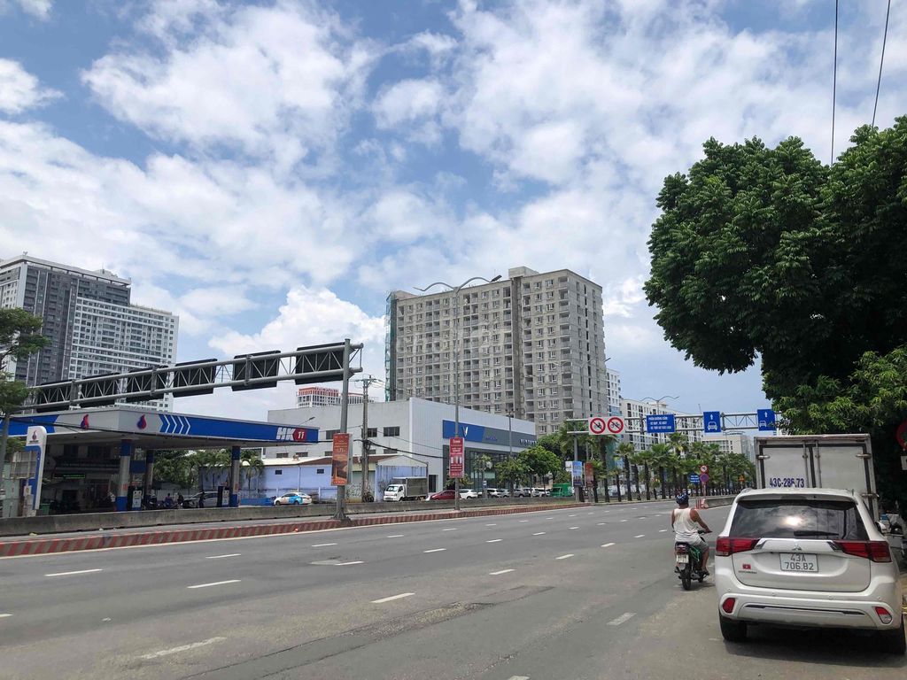 Фото 3: Дом 2 этажа, 120м2, фасад на Нго Куен, рядом с мостом Дракон - мостом Чан Тхи Ли.