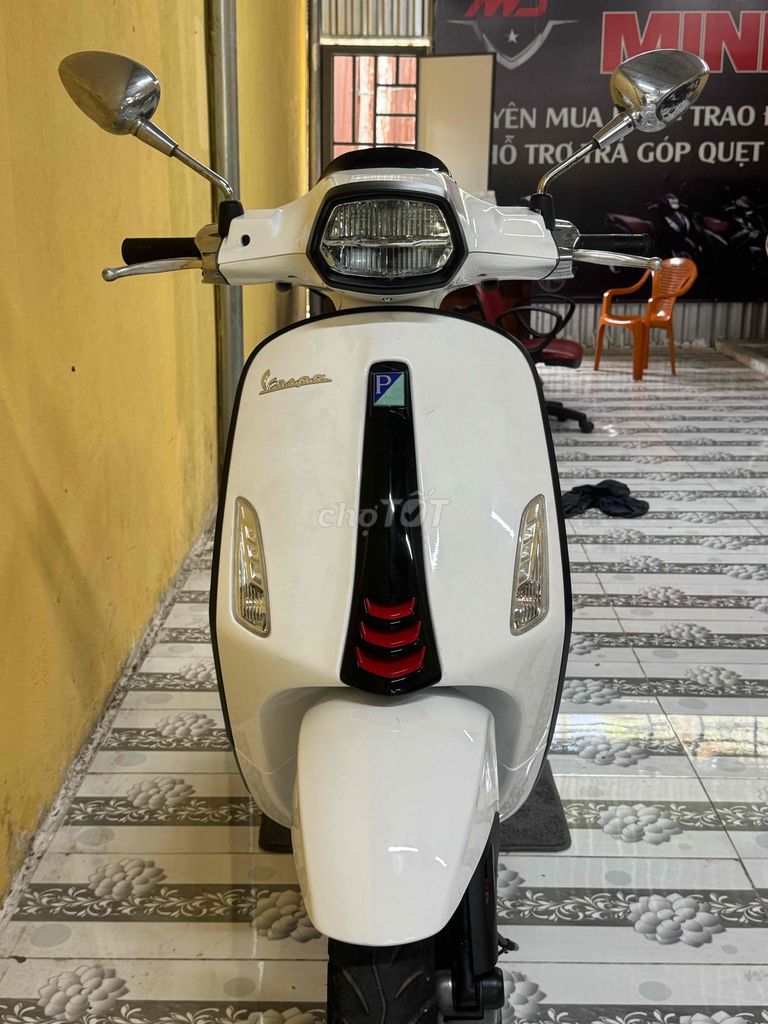 Vespa Sprint Notte 2021 белый, новый с иголочки