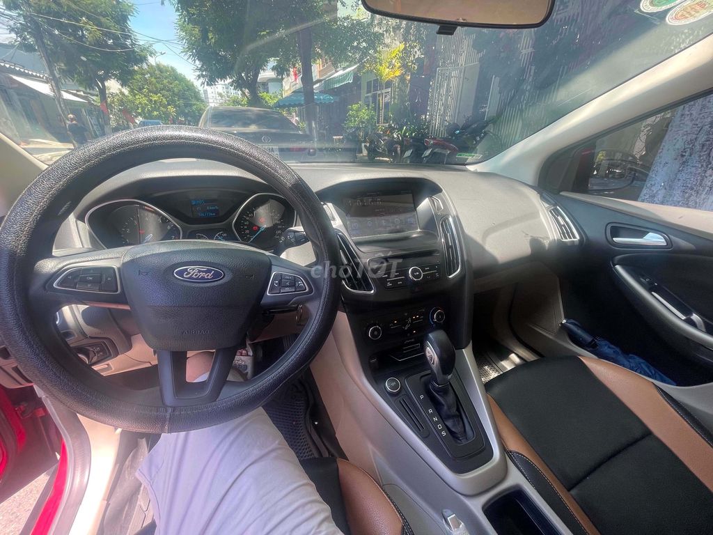 Фото 2: Ford Focus 2018 Красный 106.000 км