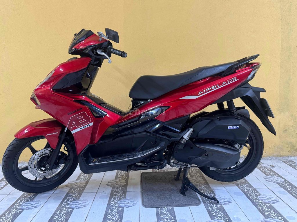 Air Blade 125 2023 Красный-черный супер новый 43AH-006.69