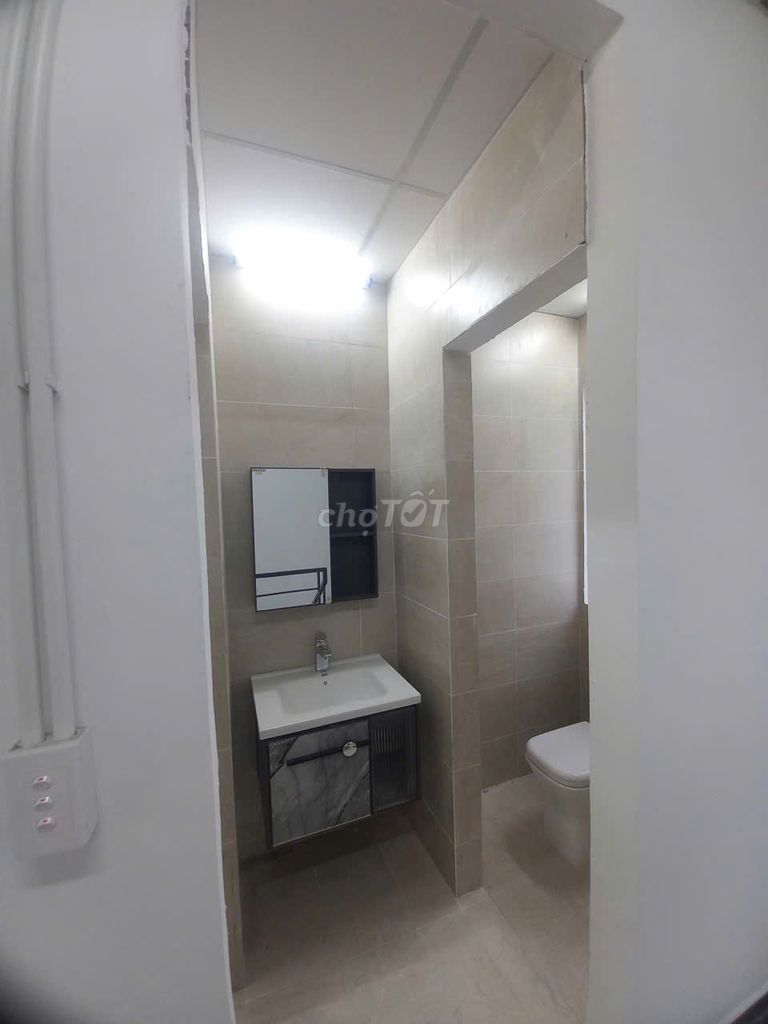 Фото 2: УГЛОВОЙ ДОМ 10X15М В КОМПЛЕКСЕ MEGA VILLAGE KHANG ĐIỀN - БАЗОВАЯ ОТДЕЛКА - 3 ЭТАЖА