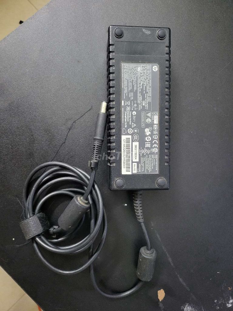 Зарядное устройство для ноутбука HP 135W 19.5V 6.9A с большим штекером