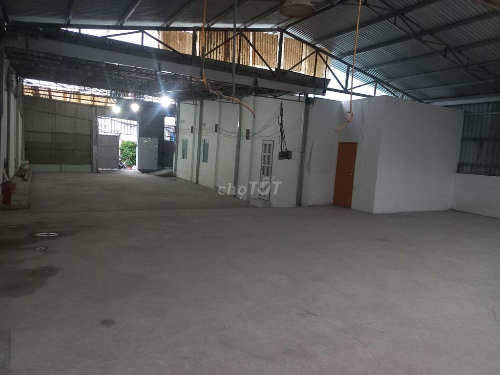 Фото 3: Аренда склада-цеха 500 м², подъезд для грузовиков 8 м.