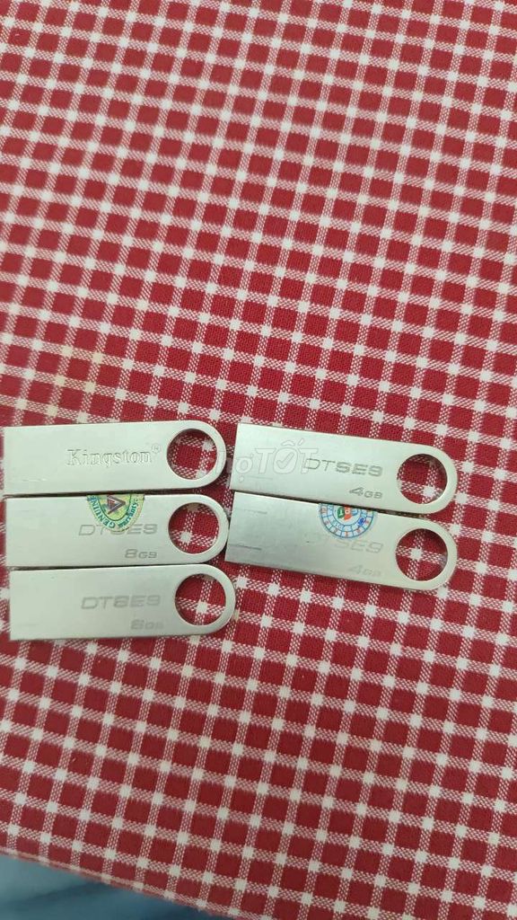 USB Kingston 8GB, 4GB как новый