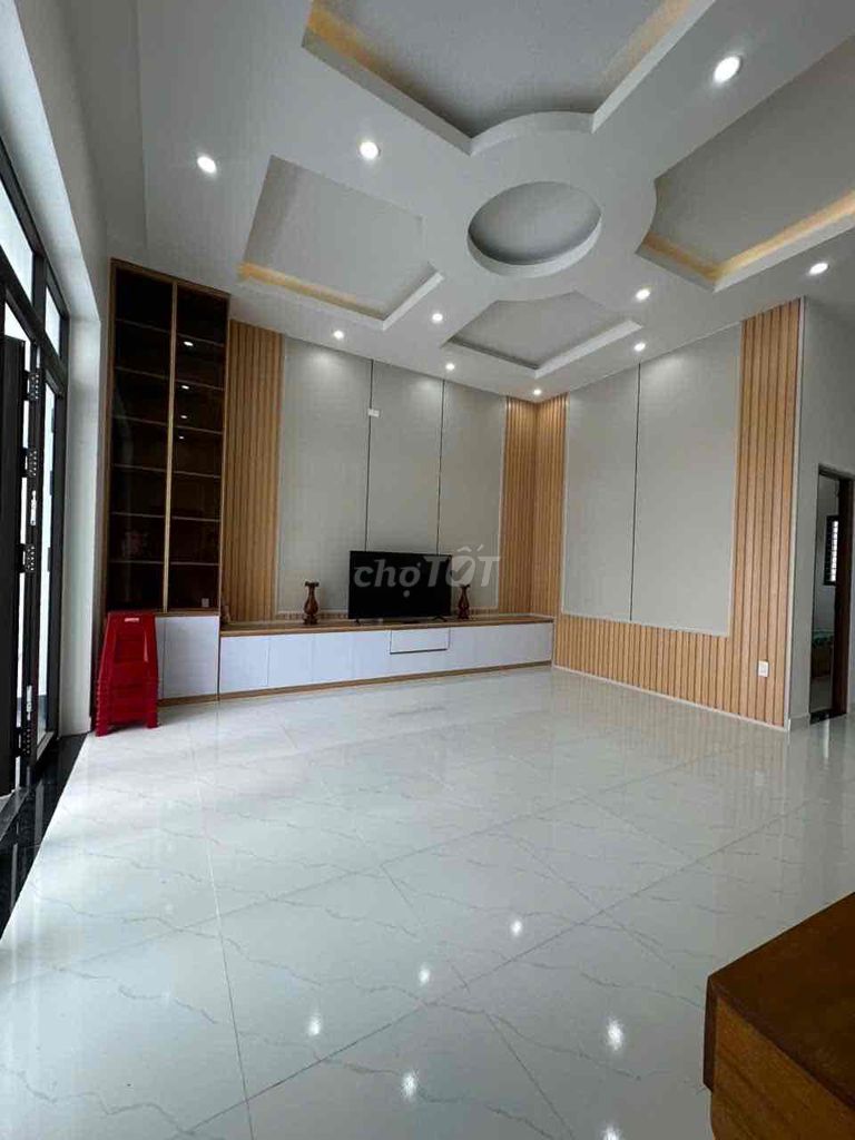 Фото 3: СДАЕТСЯ НОВЫЙ ДОМ В РАЙОНЕ FPT, 3 СПАЛЬНИ, ЦЕНА 25 МЛН