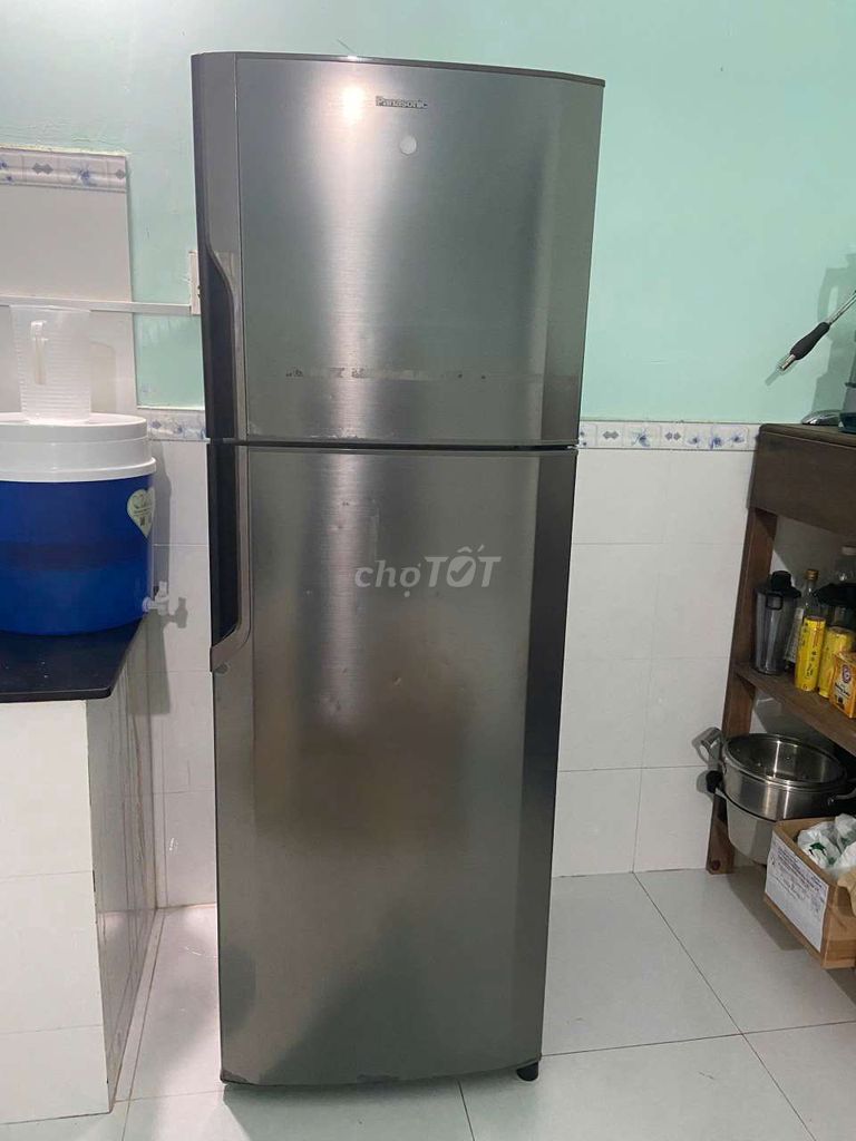 Холодильник Panasonic NR-BK346GSVN серо-серебристый, двухдверный, б/у