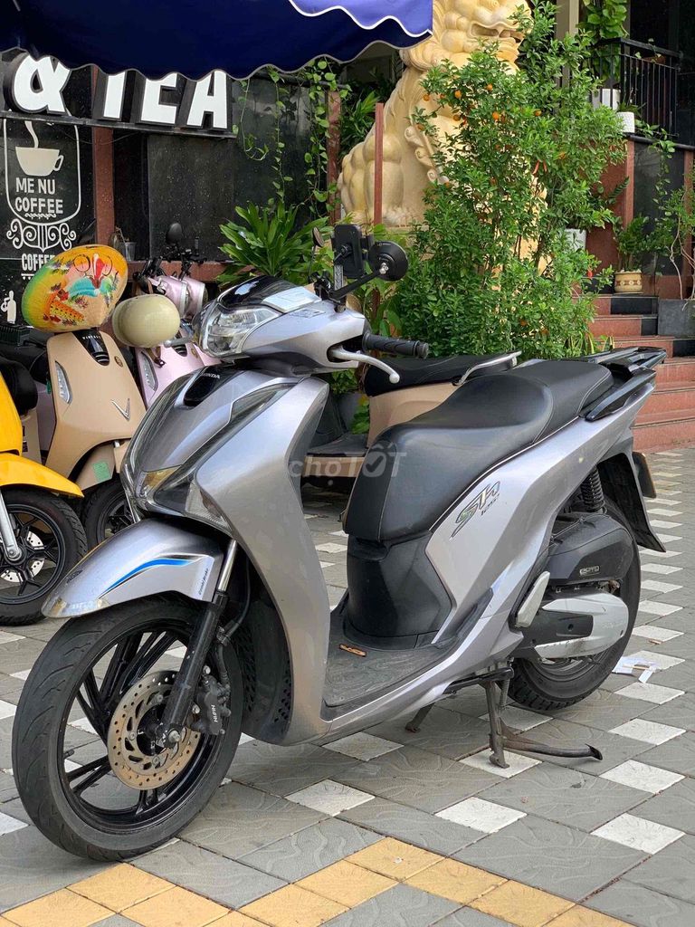 Фото 3: Honda SH 125i 2017 Бак