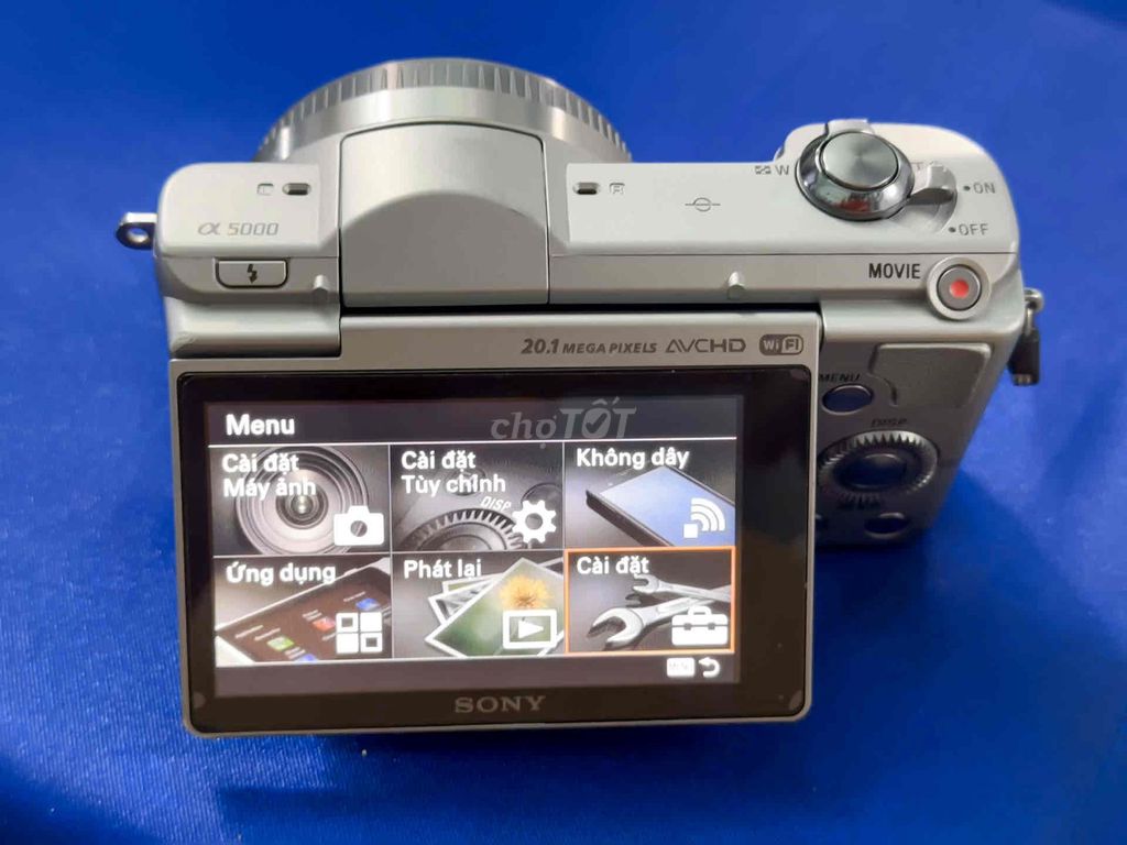 Фотоаппарат Sony A5000 серебристый 20 МП с поворотным экраном