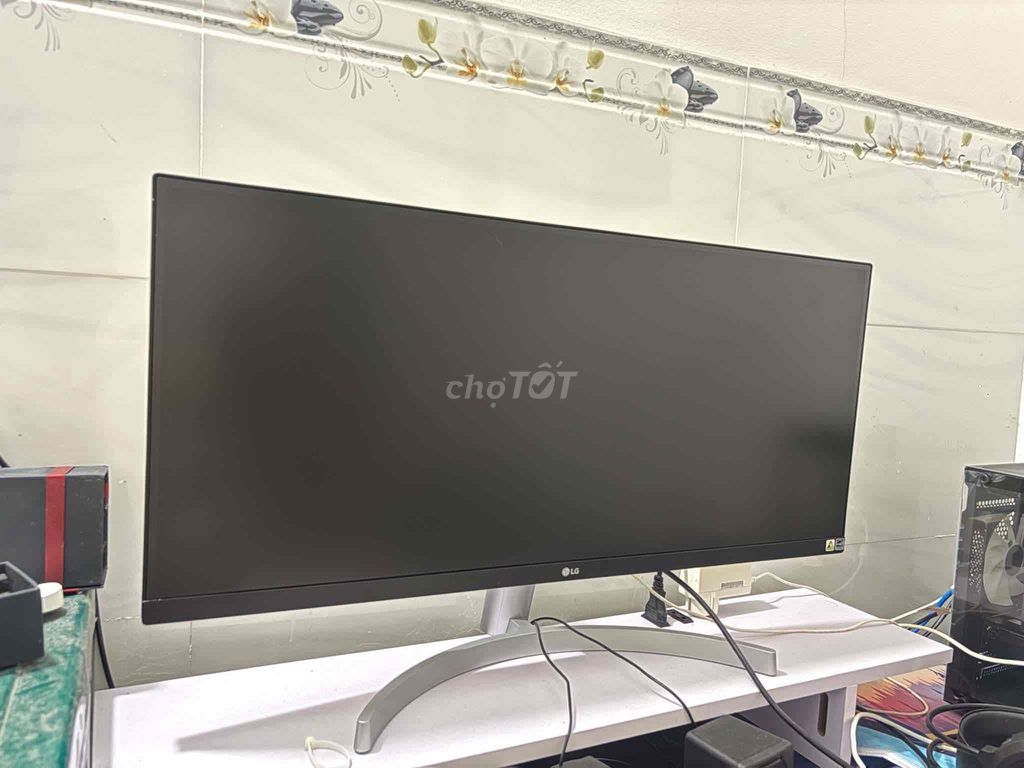 Фото 3: Монитор LG 29WN600 IPS 75Hz FreeSync с легким розовым оттенком