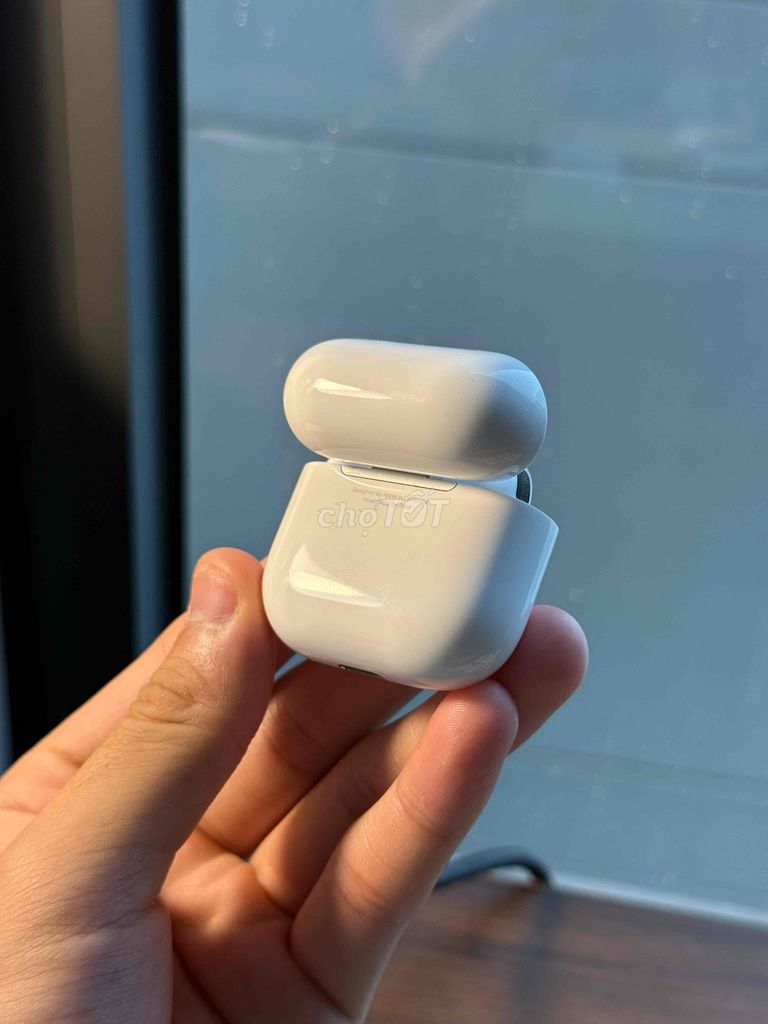 Фото 3: Беспроводные наушники Apple AirPods Pro, белые