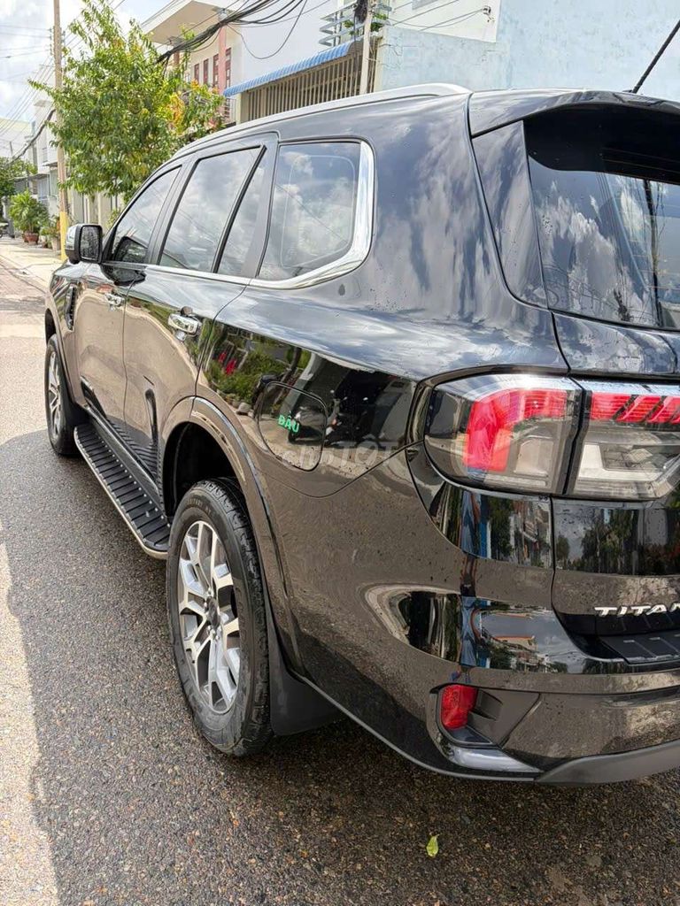 Фото 3: Ford Everest Titanium 7 мест Дизель 73 954 км