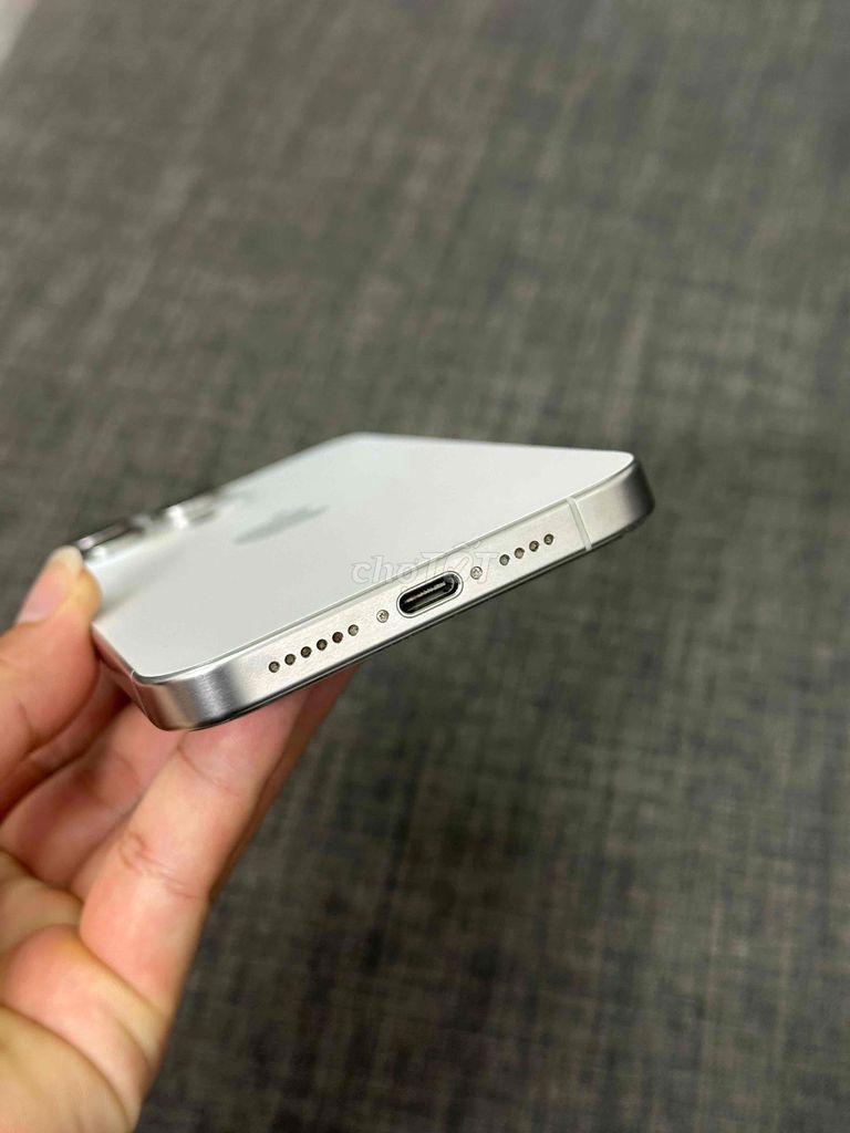 Фото 3: Apple iPhone 15 Pro Max 256GB Белый